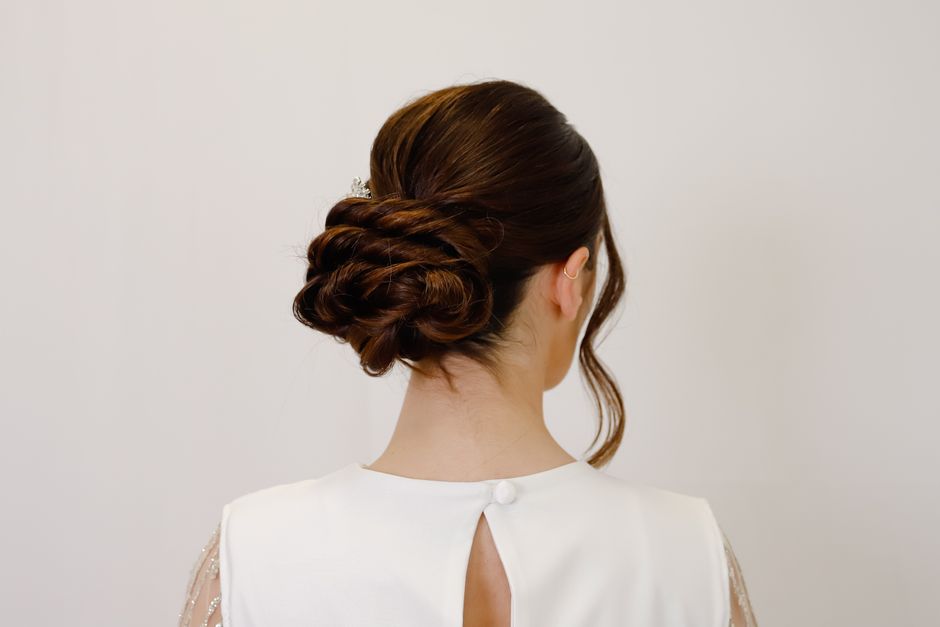 Coafură elegantă de mireasă